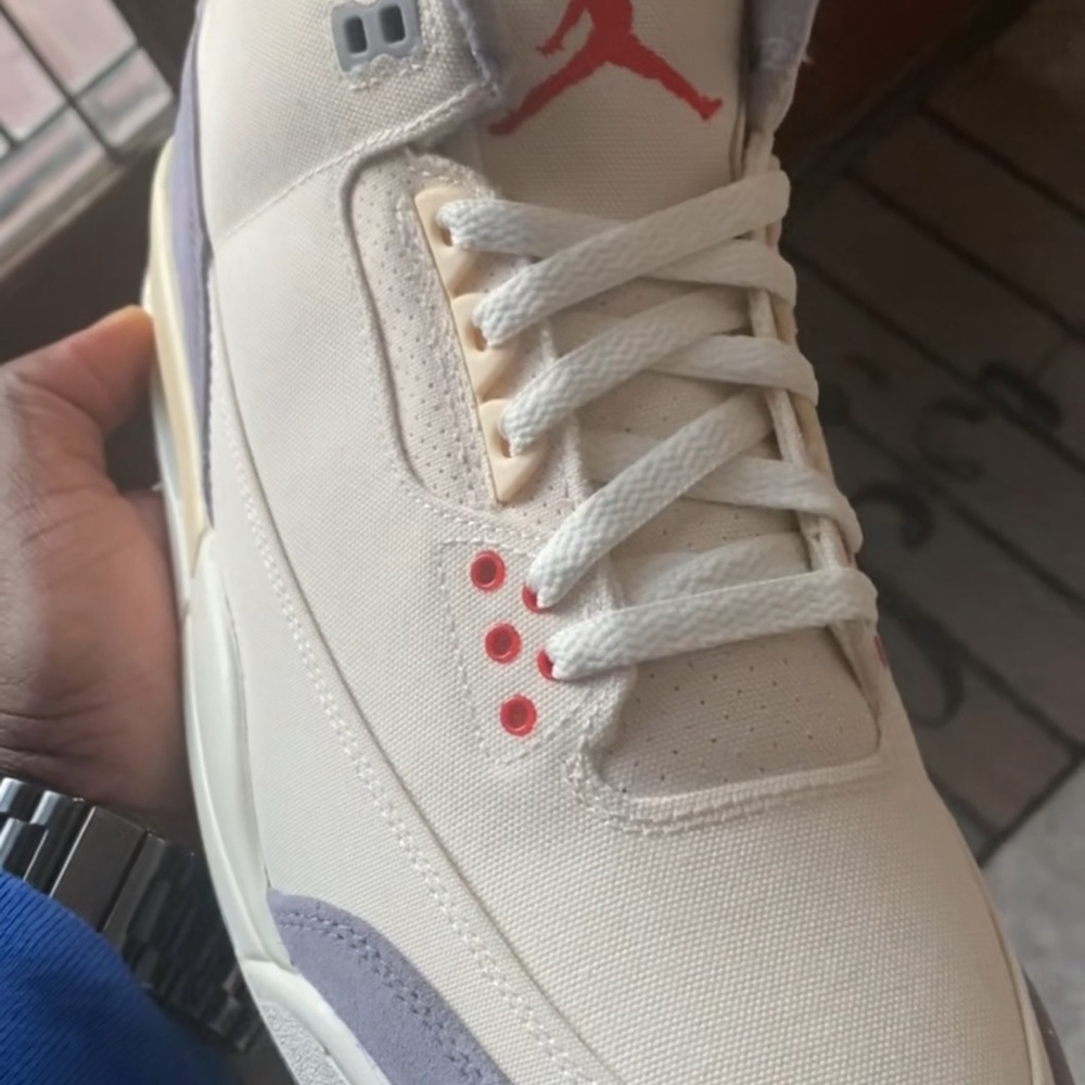 Jordan Men's Cream and Red Sneakers